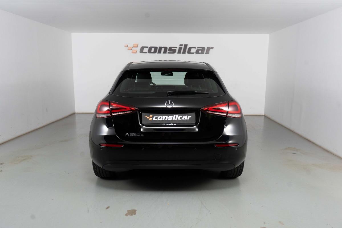mercedes-benz-classe-a-2021-hibrido-a-gasolina-1332cc