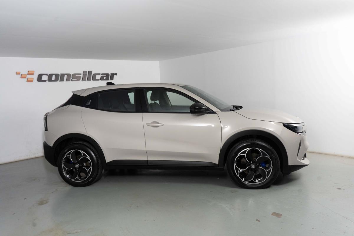 alfa-romeo-junior-2025-eletrico-0cc