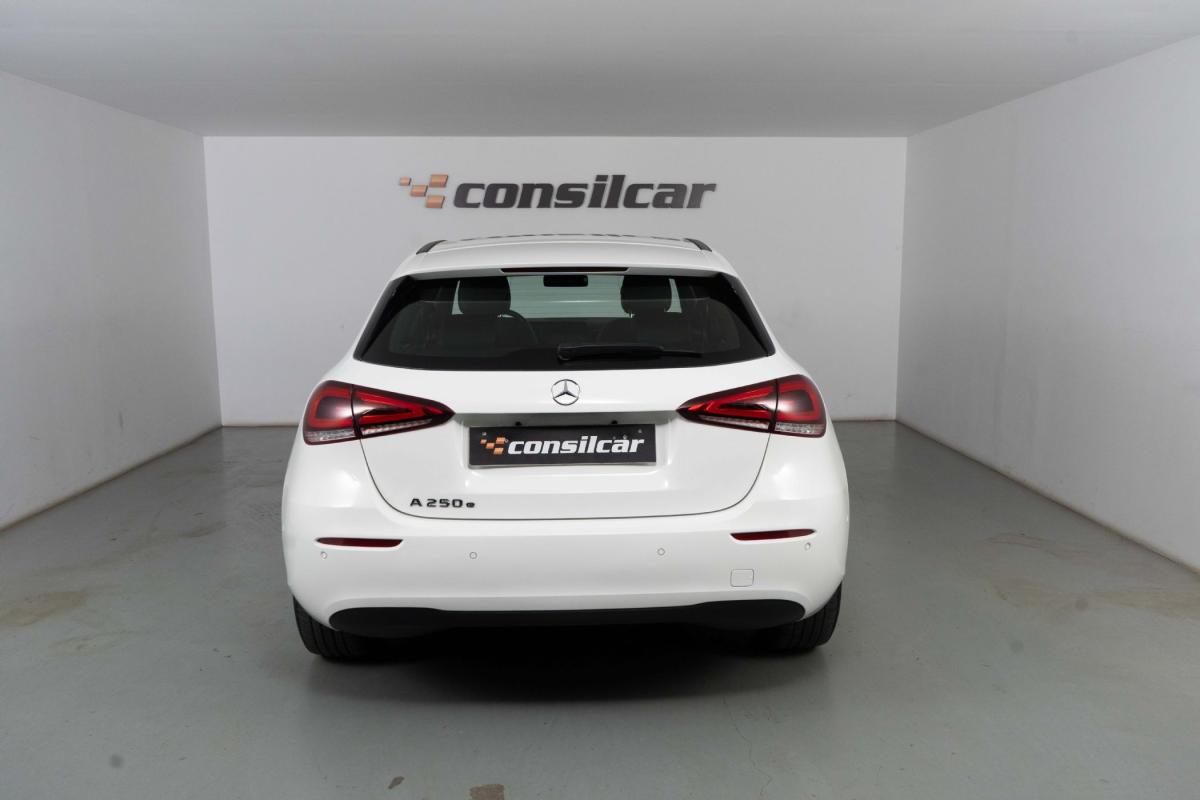 mercedes-benz-classe-a-2020-hibrido-a-gasolina-1332cc