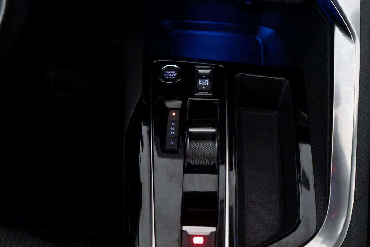 peugeot-3008-2023-hibrido-a-gasolina-1598cc