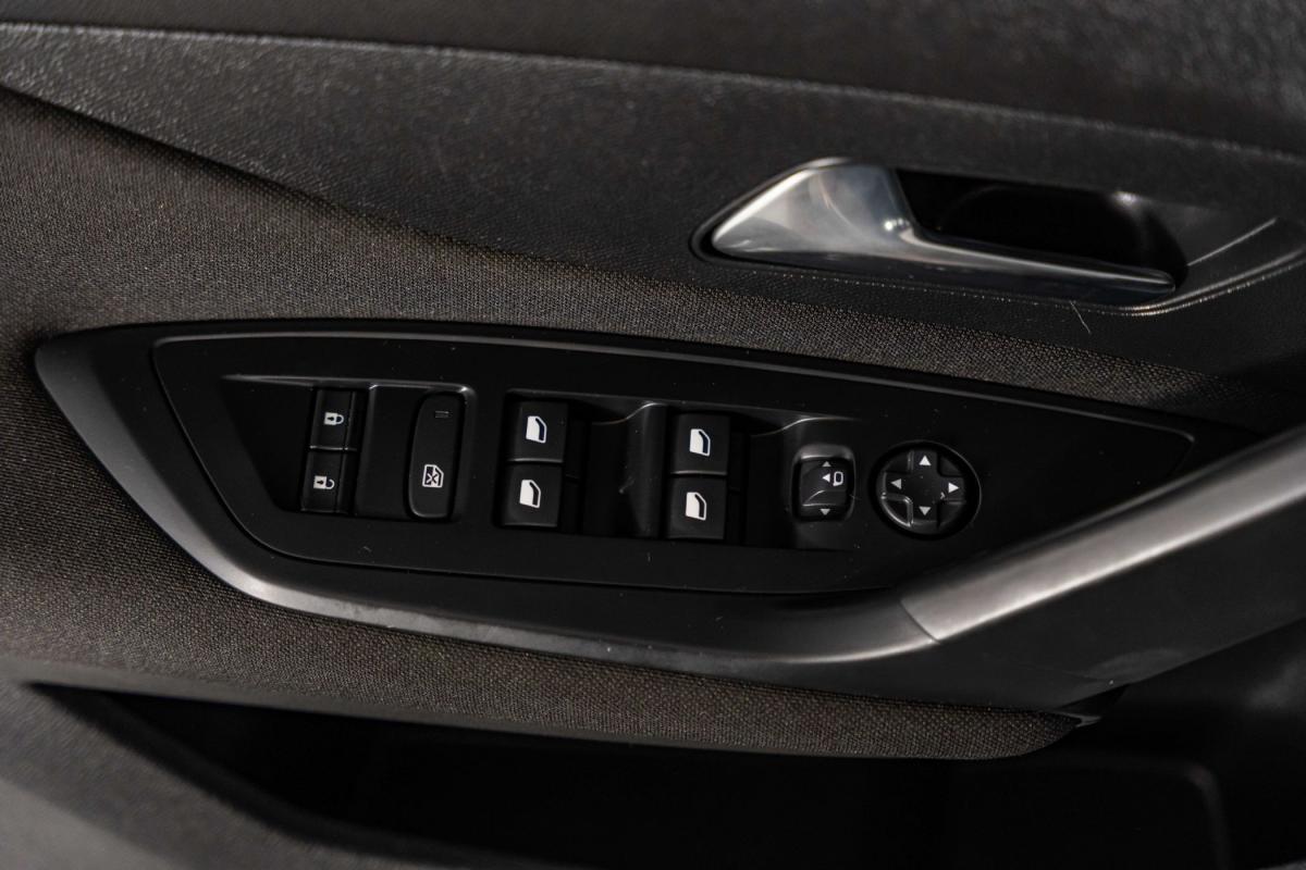 peugeot-308-2023-hibrido-a-gasolina-1598cc