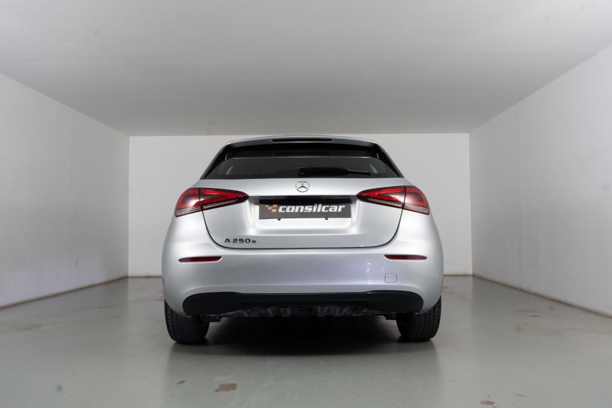 mercedes-benz-classe-a-2023-hibrido-a-gasolina-1332cc