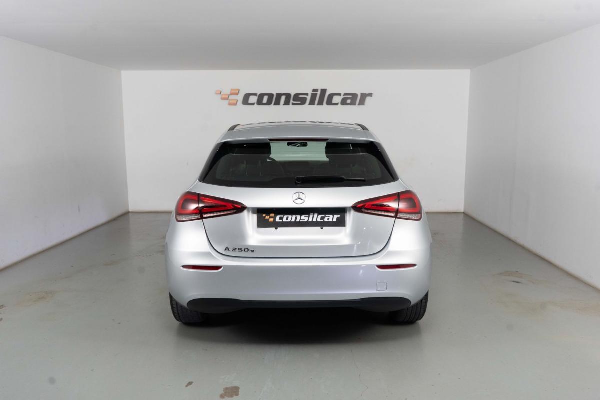 mercedes-benz-classe-a-2023-hibrido-a-gasolina-1332cc