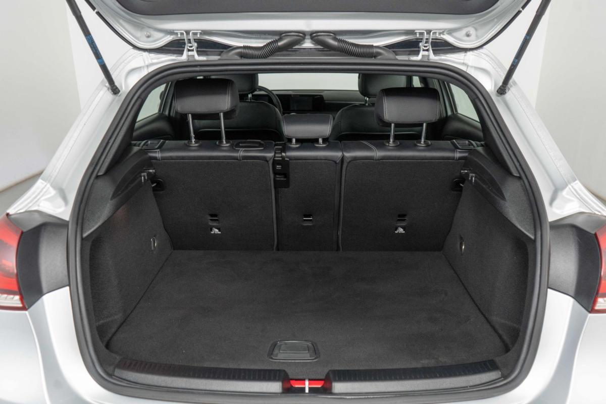mercedes-benz-classe-a-2023-hibrido-a-gasolina-1332cc