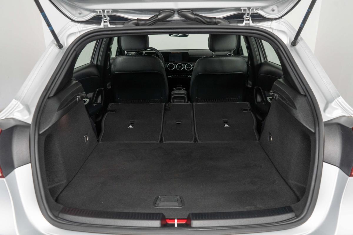 mercedes-benz-classe-a-2023-hibrido-a-gasolina-1332cc