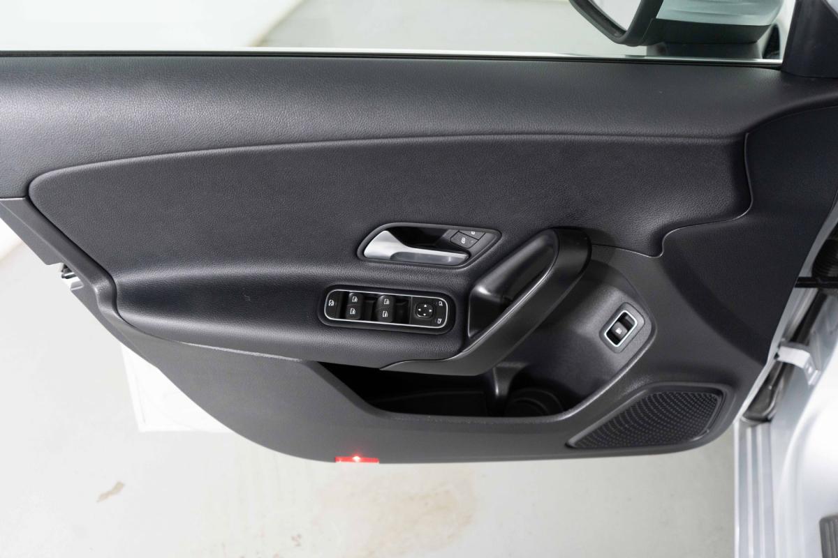 mercedes-benz-classe-a-2023-hibrido-a-gasolina-1332cc