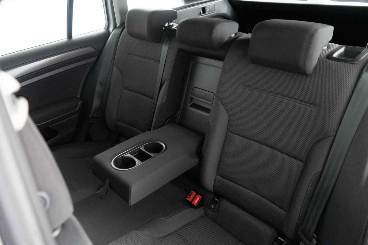 volkswagen-golf-variant-2017-diesel-1598cc