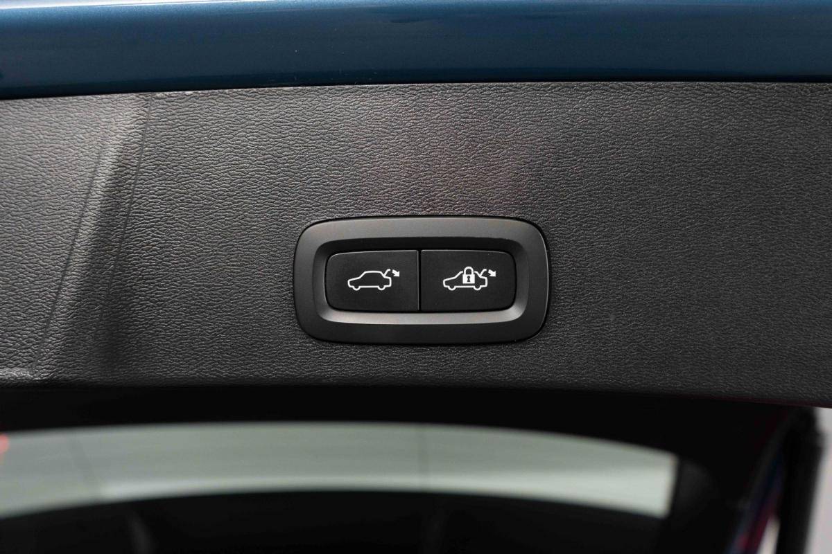 volvo-xc40-2023-hibrido-a-gasolina-1477cc