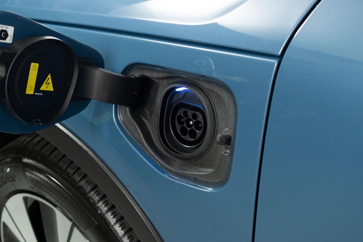 volvo-xc40-2023-hibrido-a-gasolina-1477cc
