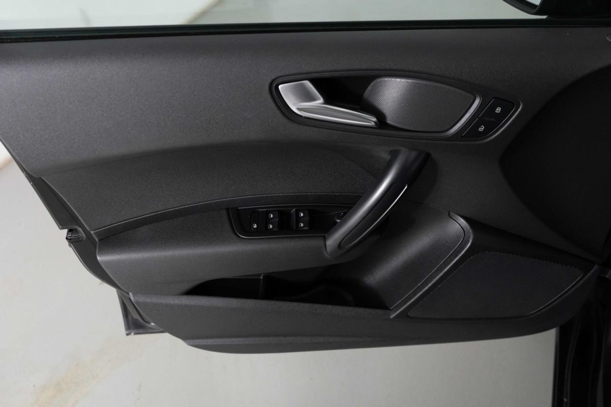 audi-a1-sportback-2012-diesel-1598cc