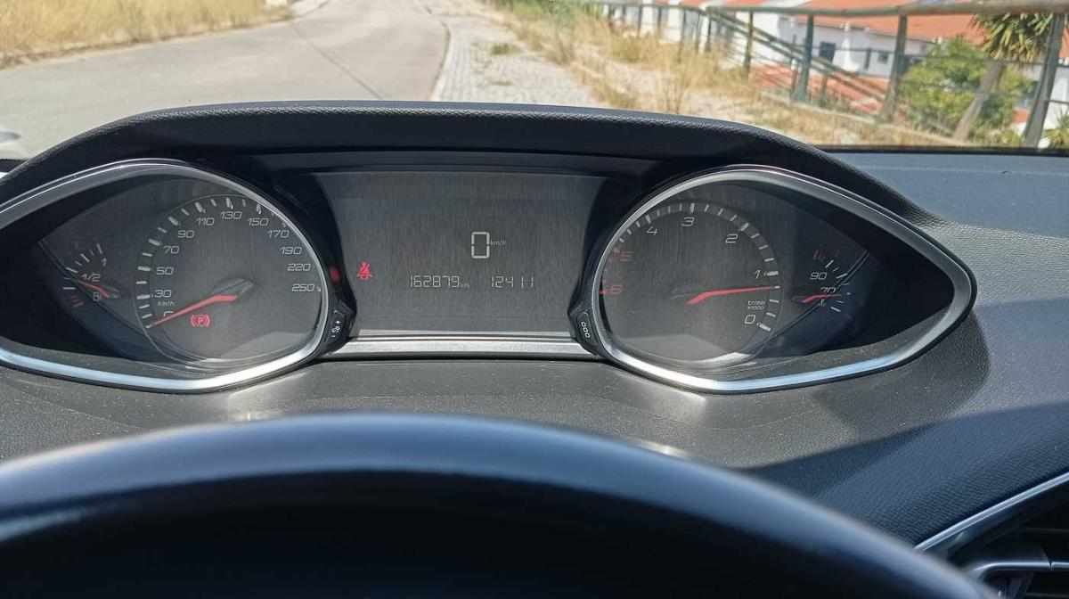 peugeot-308-1-6-bluehdi-2015-diesel-1560cc