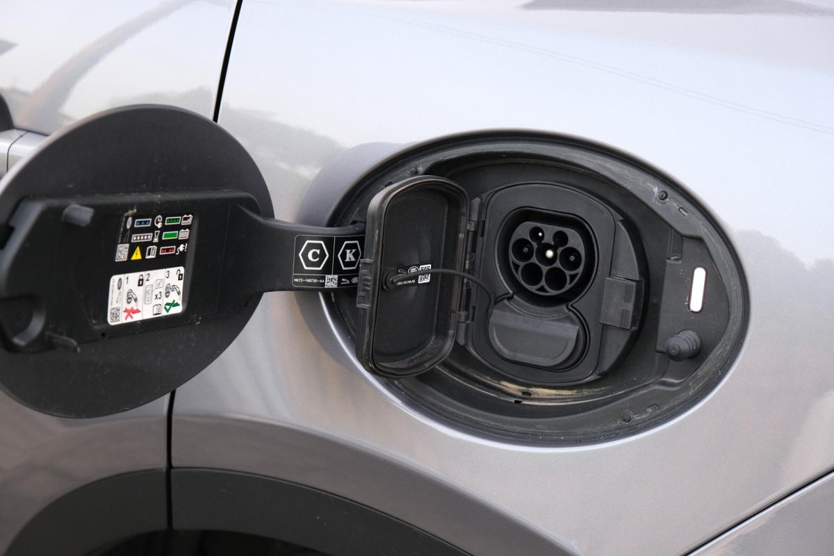 jaguar-e-pace-2023-hibrido-a-gasolina-1498cc