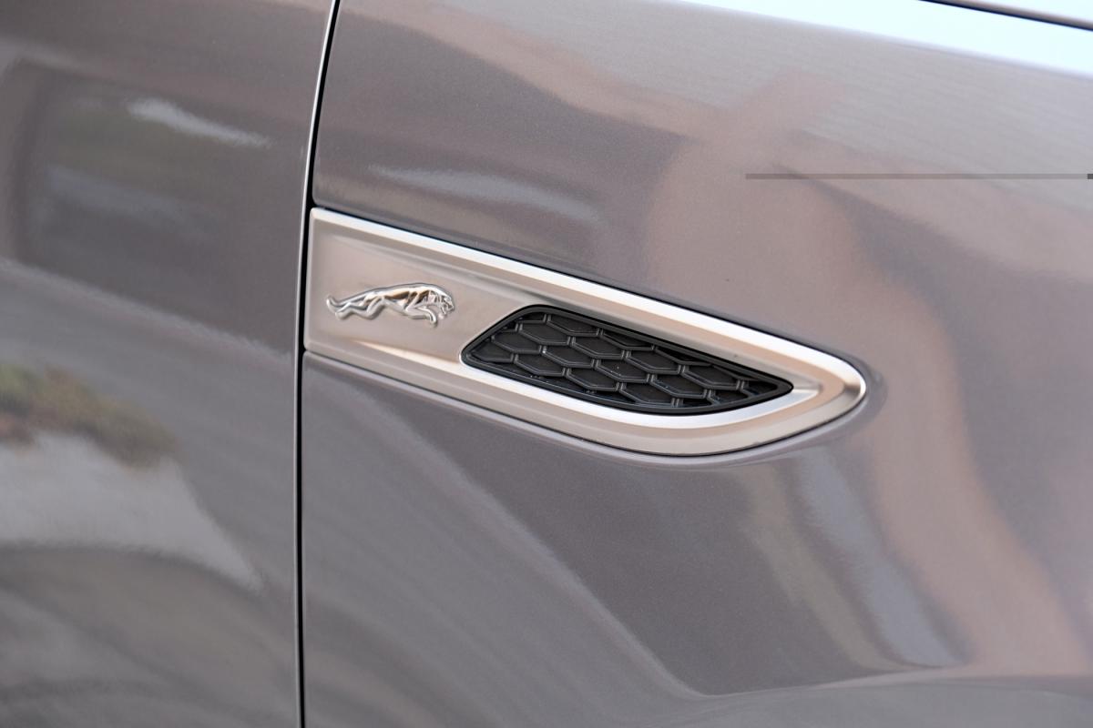 jaguar-e-pace-2023-hibrido-a-gasolina-1498cc