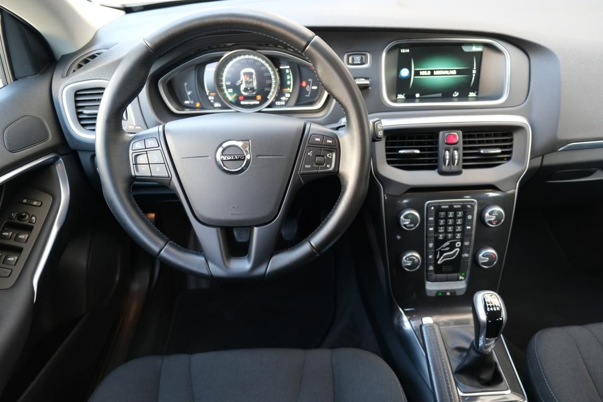 volvo-v40-2016-diesel-1969cc