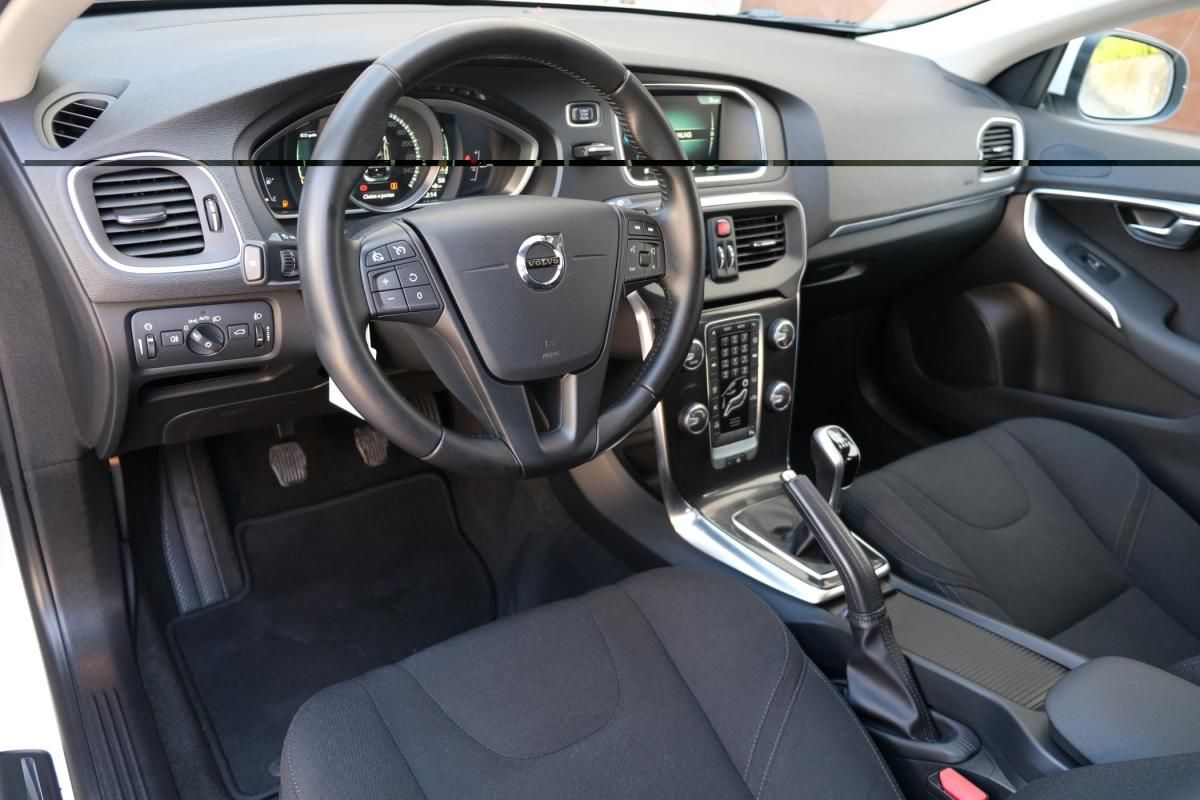 volvo-v40-2016-diesel-1969cc