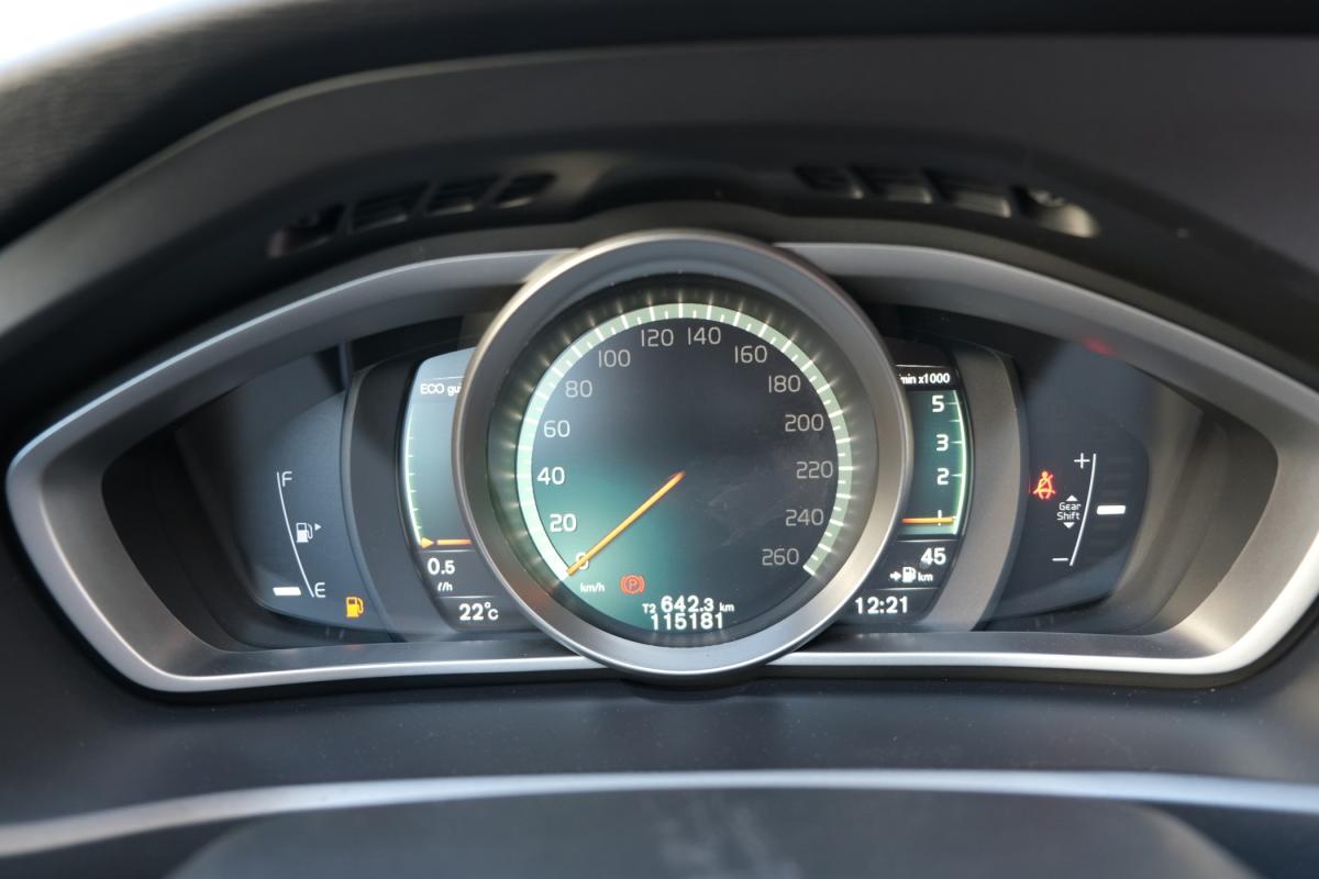 volvo-v40-2016-diesel-1969cc
