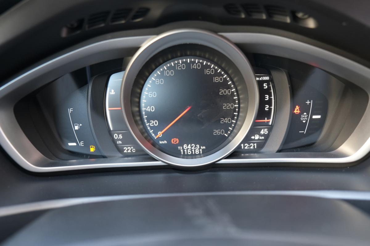 volvo-v40-2016-diesel-1969cc