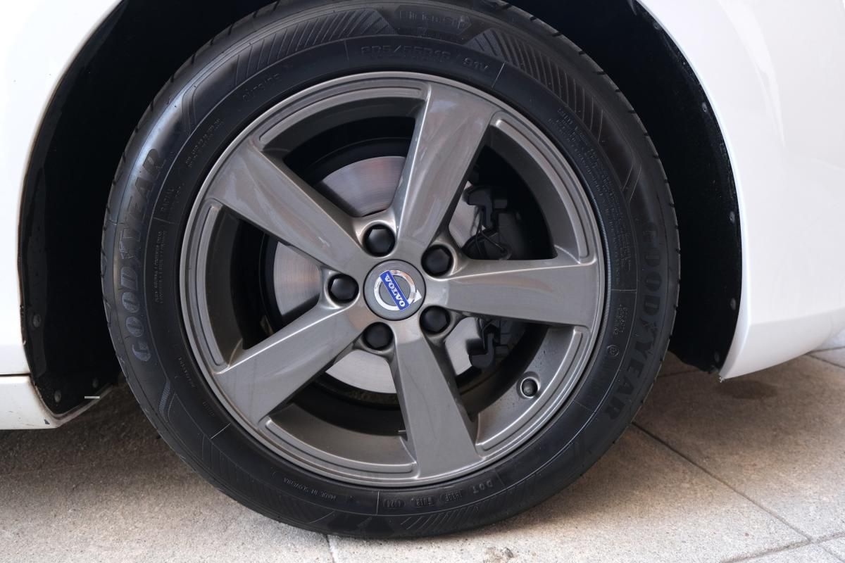 volvo-v40-2016-diesel-1969cc