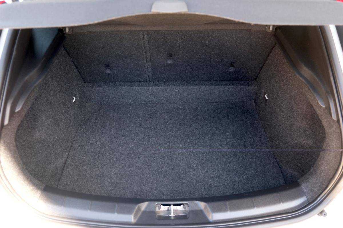 volvo-v40-2016-diesel-1969cc
