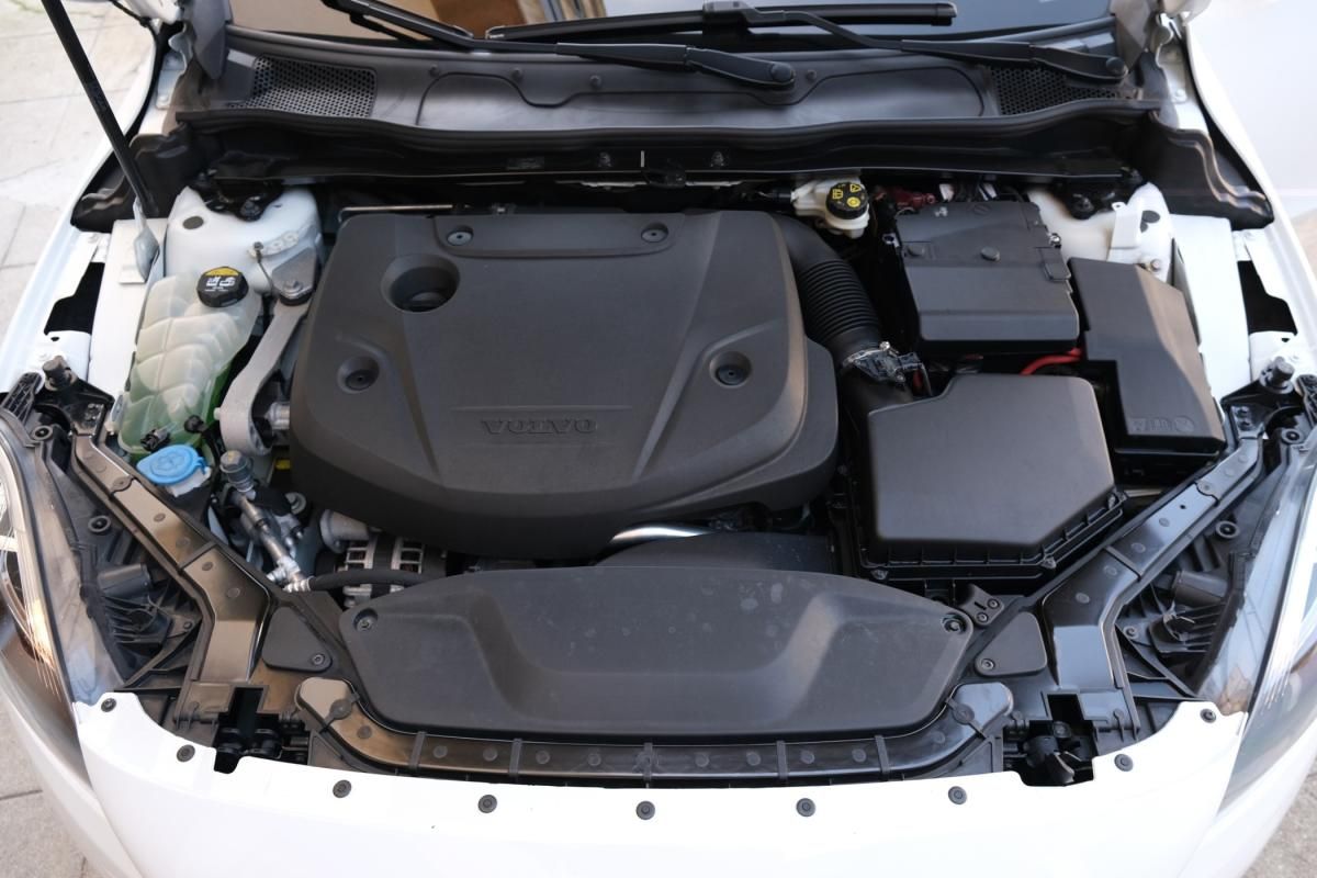 volvo-v40-2016-diesel-1969cc