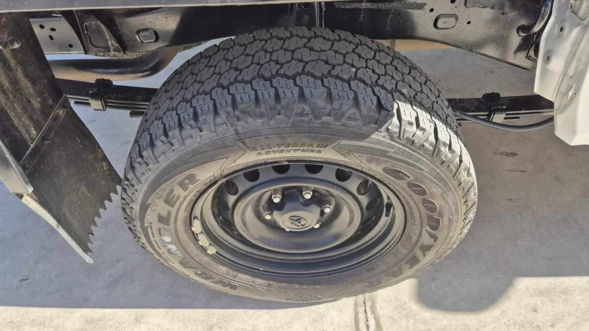 toyota-hilux-2-4-4wd-2023-diesel-2393cc