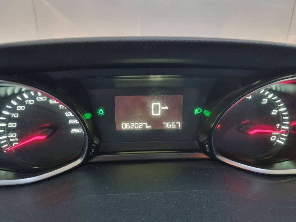 peugeot-308-2017-gasolina-1199cc