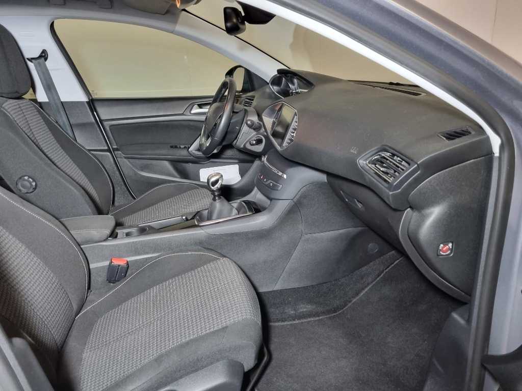 peugeot-308-2017-gasolina-1199cc