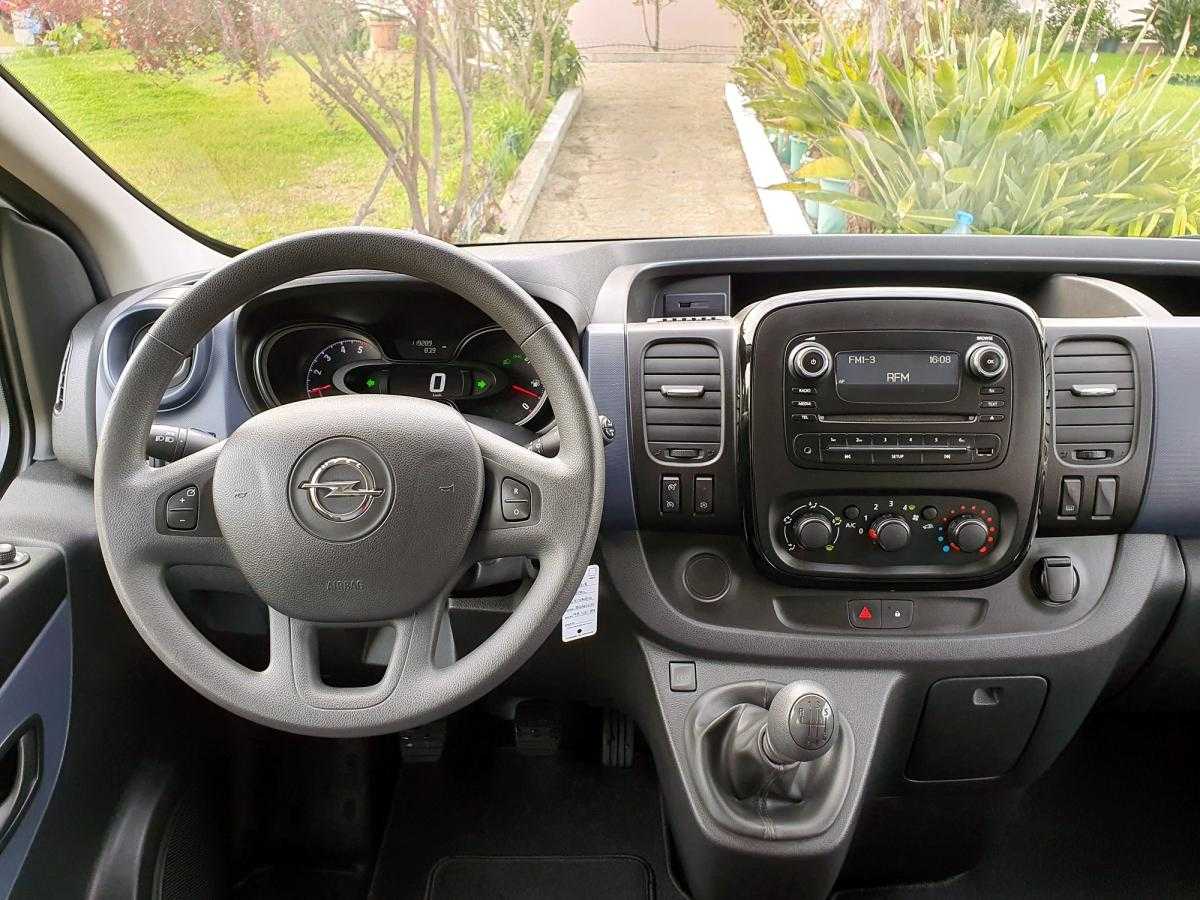 opel-vivaro-2018-diesel-1598cc