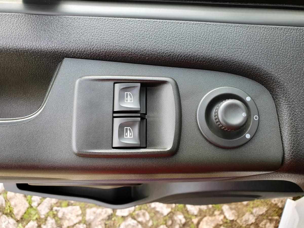opel-vivaro-2018-diesel-1598cc