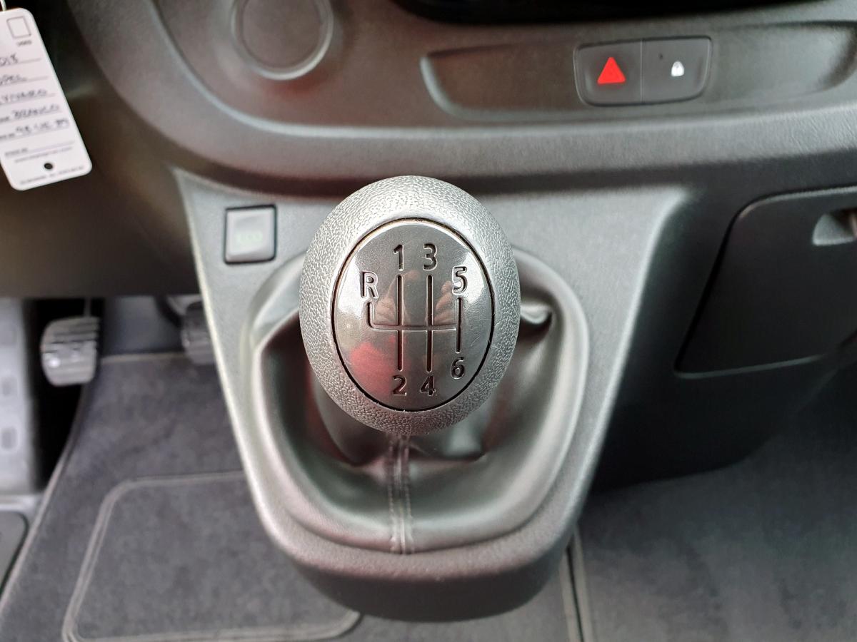 opel-vivaro-2018-diesel-1598cc
