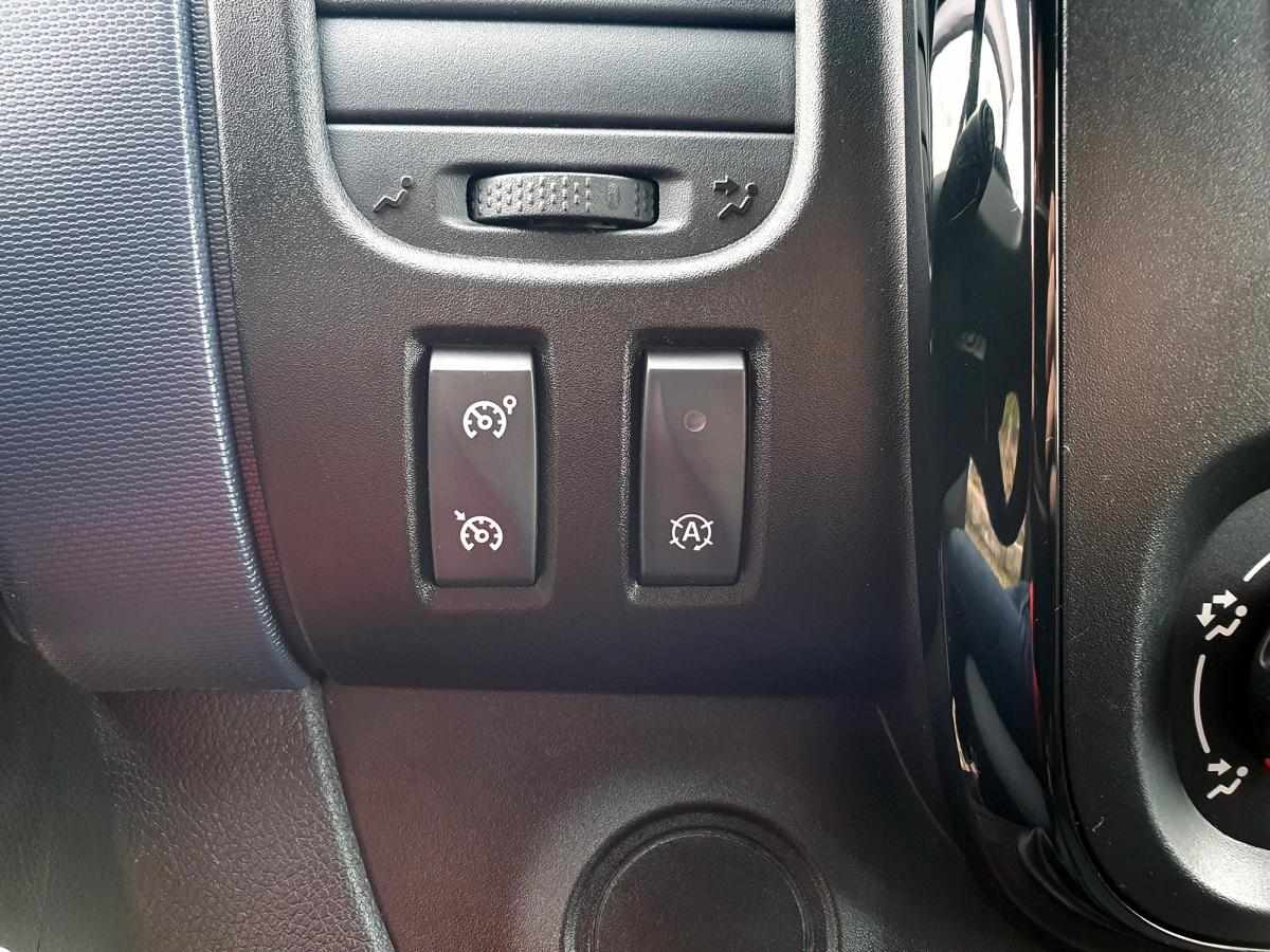 opel-vivaro-2018-diesel-1598cc