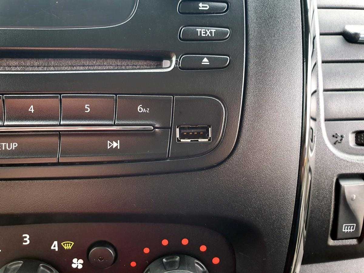 opel-vivaro-2018-diesel-1598cc