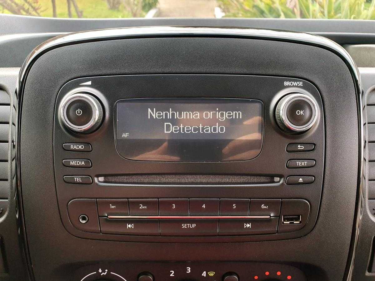 opel-vivaro-2018-diesel-1598cc