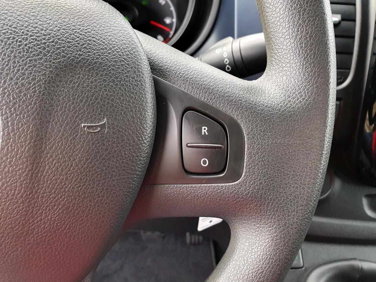 opel-vivaro-2018-diesel-1598cc