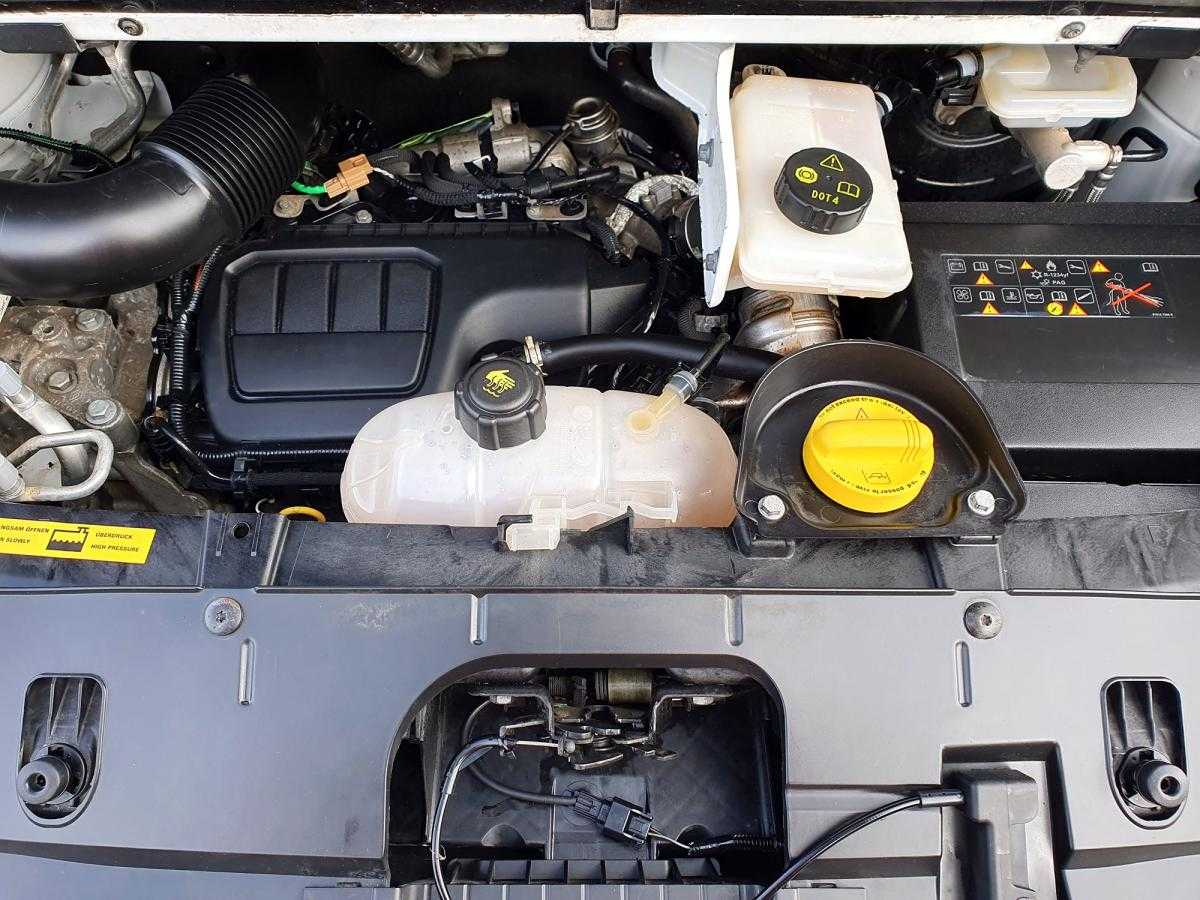 opel-vivaro-2018-diesel-1598cc