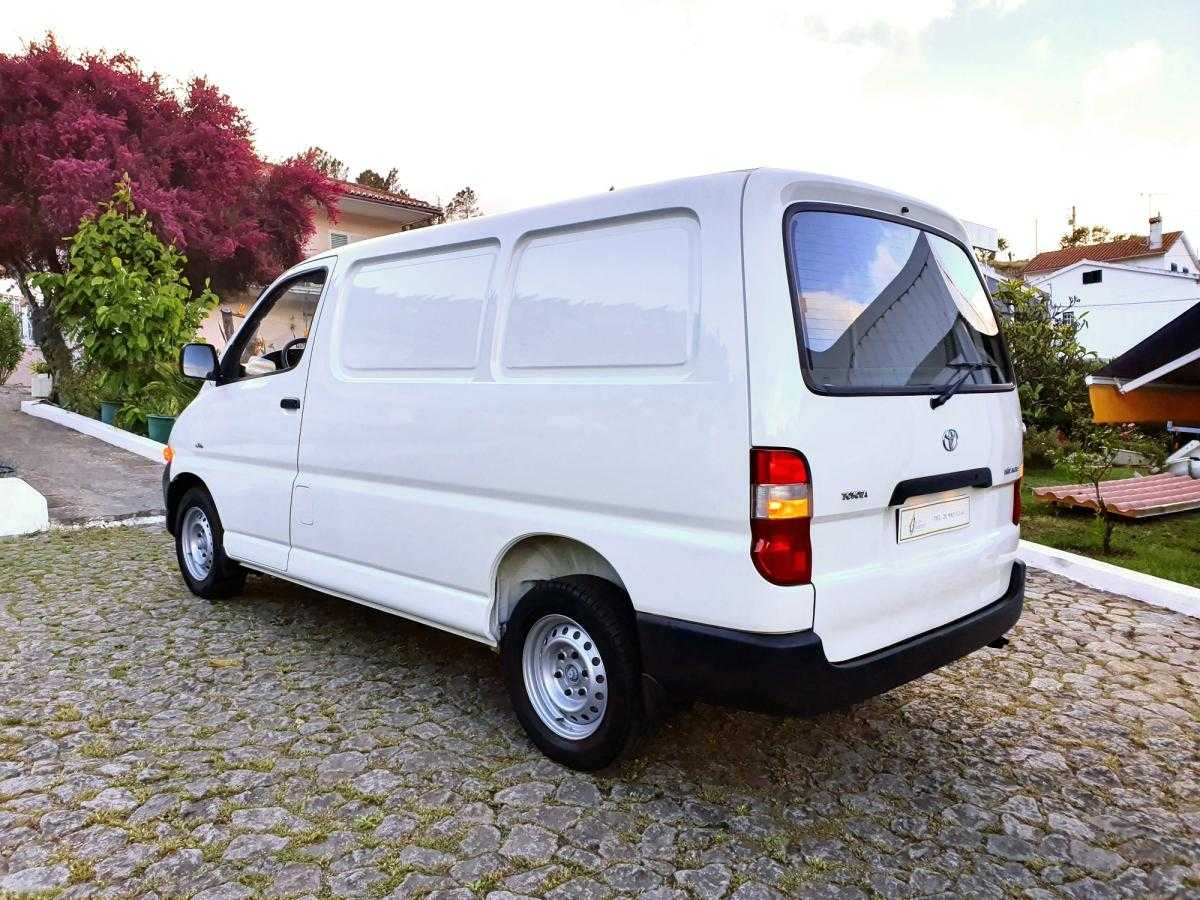 toyota-hiace-2003-diesel-2494cc