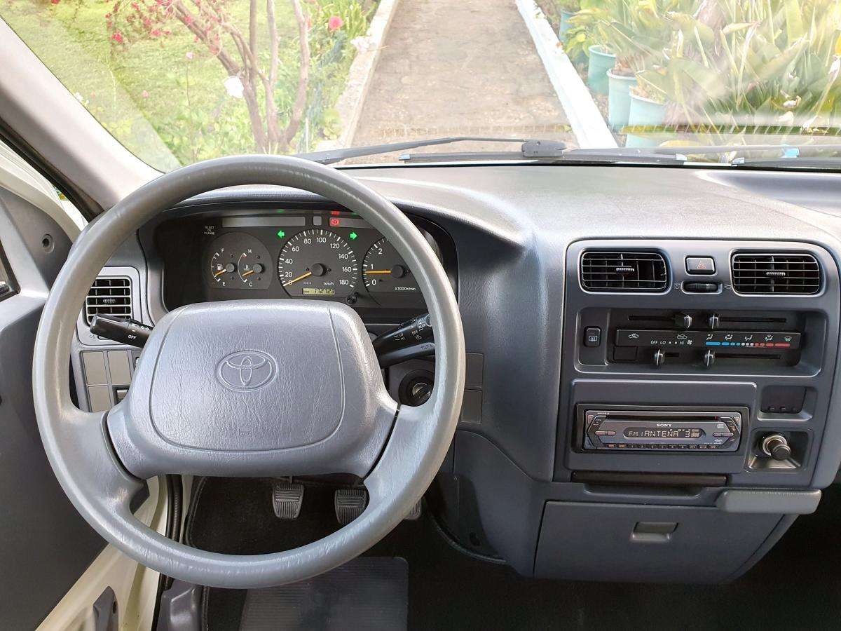 toyota-hiace-2003-diesel-2494cc