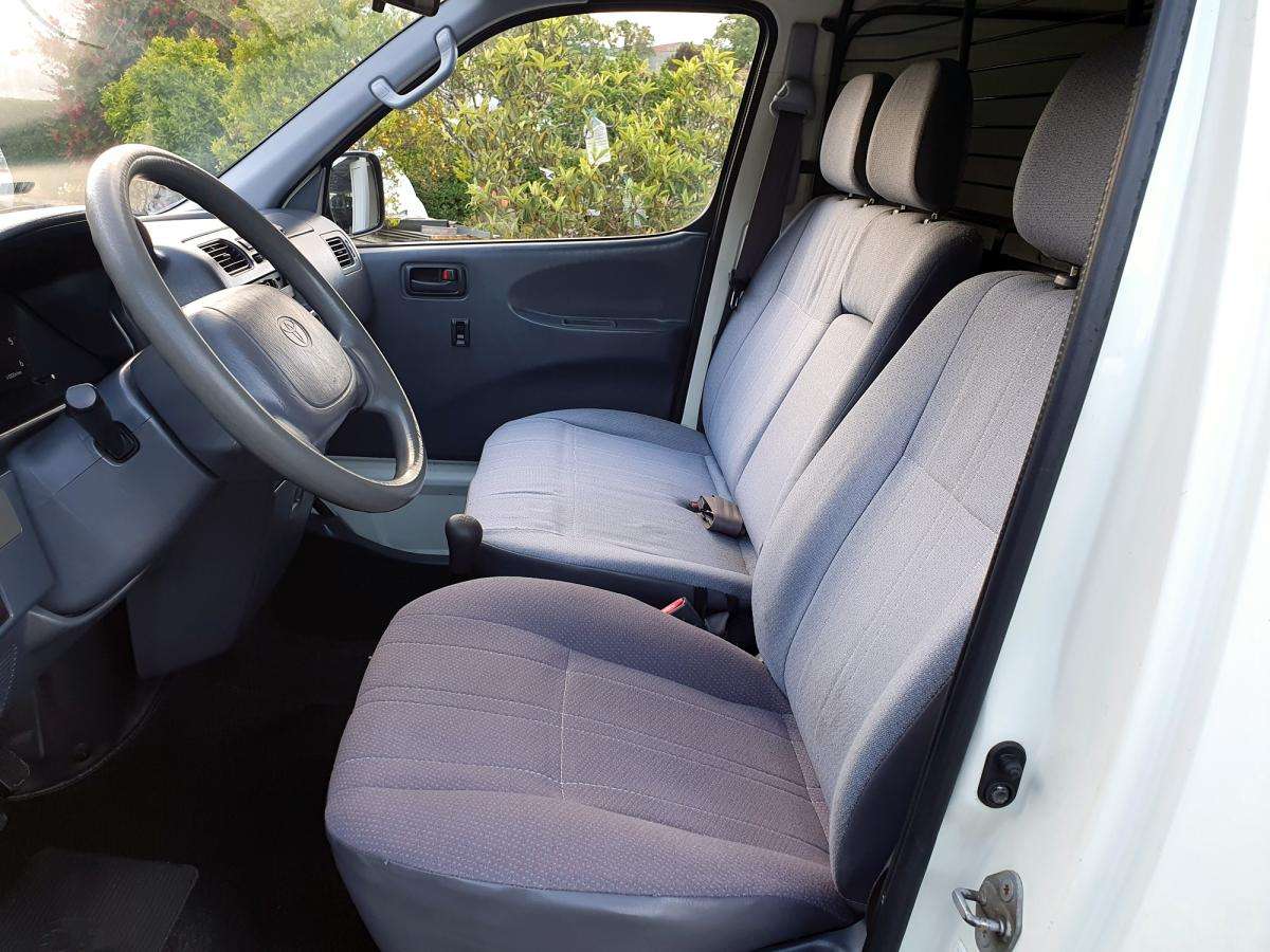 toyota-hiace-2003-diesel-2494cc