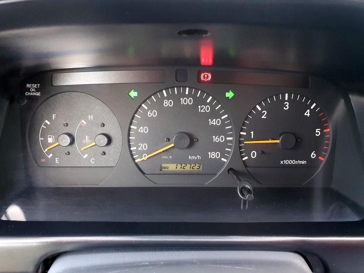 toyota-hiace-2003-diesel-2494cc