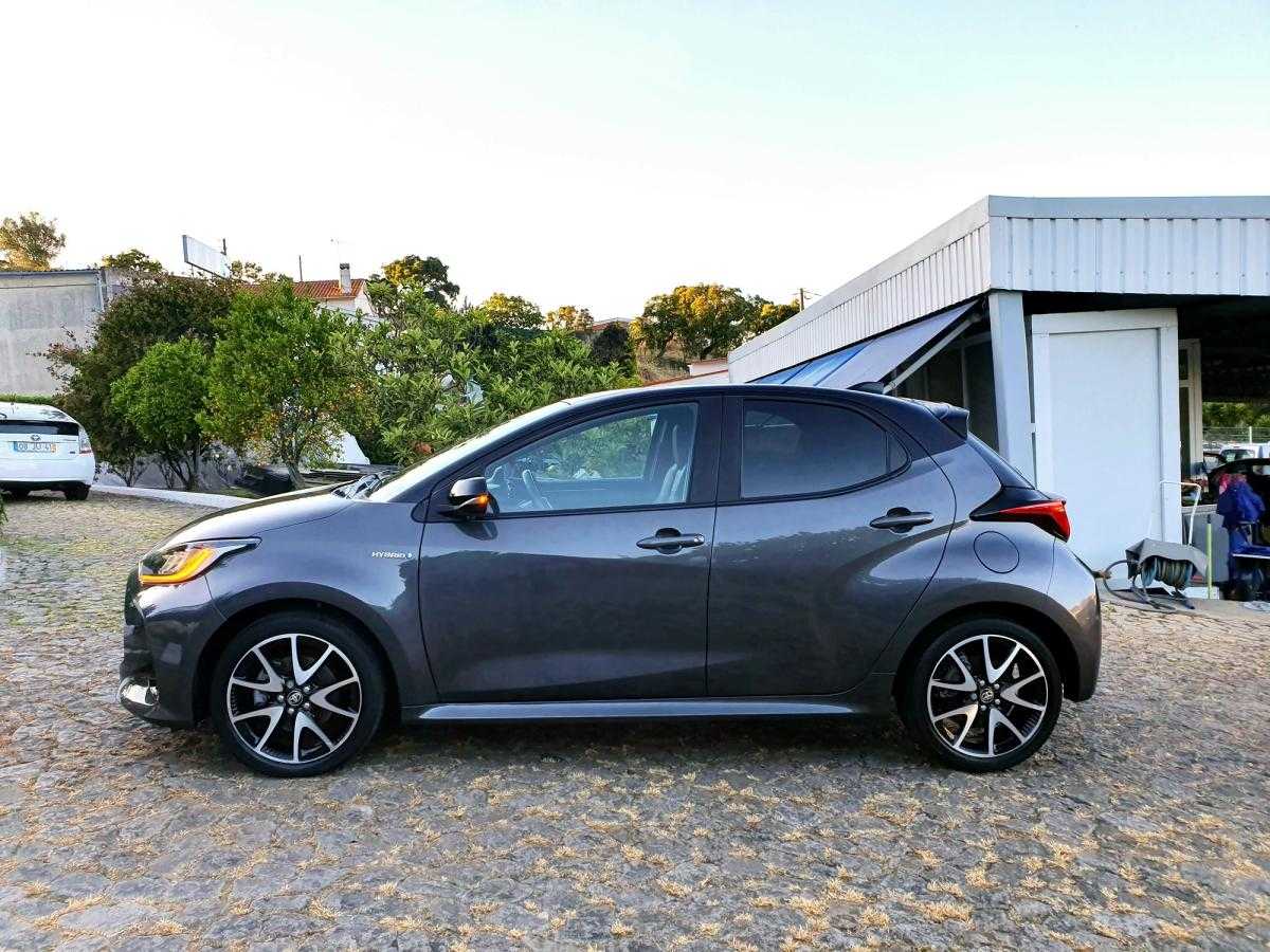 toyota-yaris-2021-hibrido-a-gasolina-1490cc