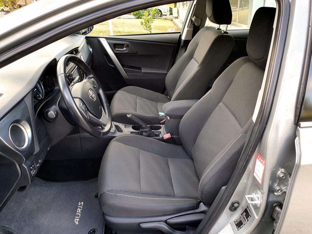 toyota-auris-touring-sports-2015-gasolina-1800cc