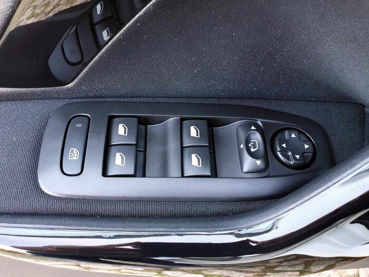peugeot-208-2017-gasolina-1199cc
