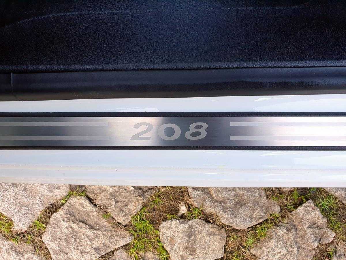 peugeot-208-2017-gasolina-1199cc