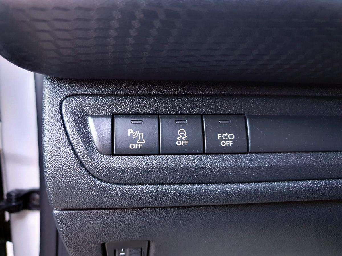 peugeot-208-2017-gasolina-1199cc