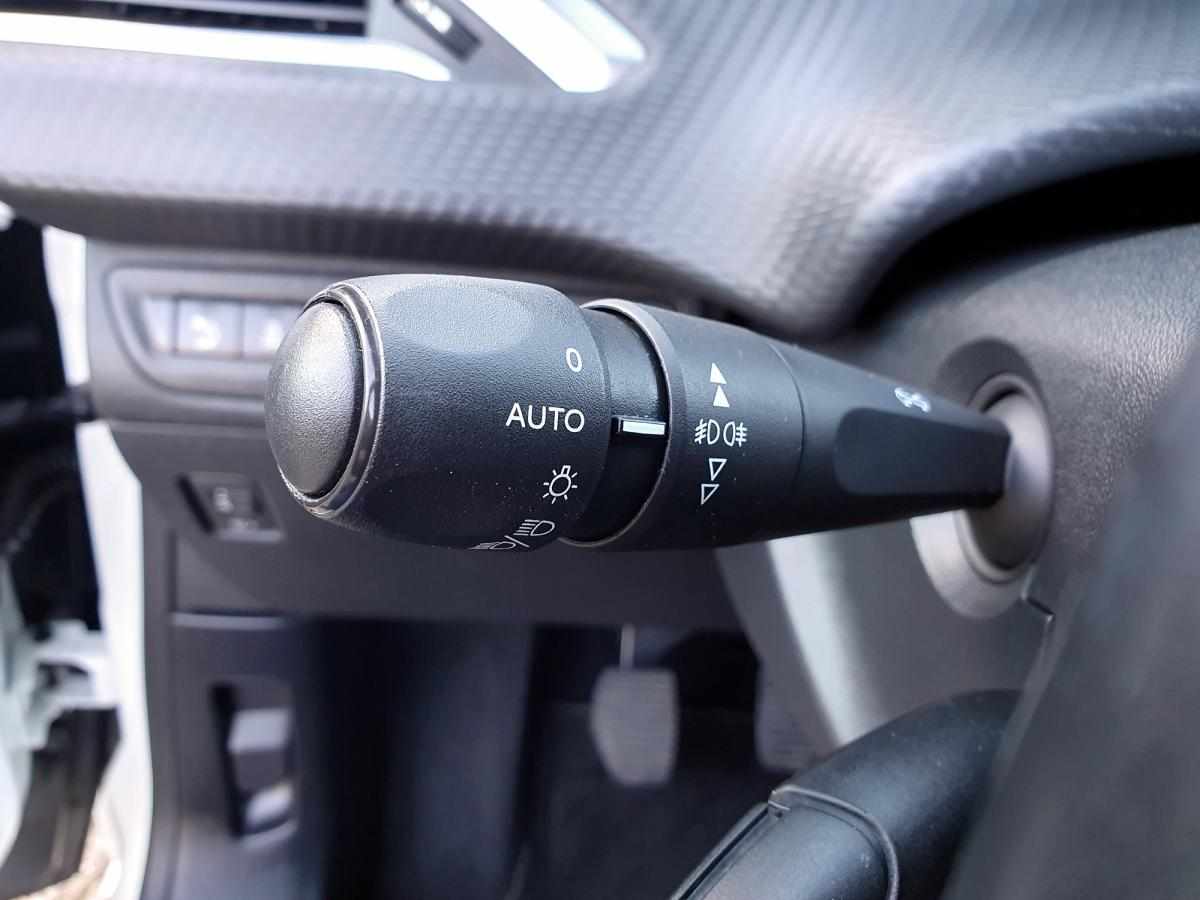 peugeot-208-2017-gasolina-1199cc