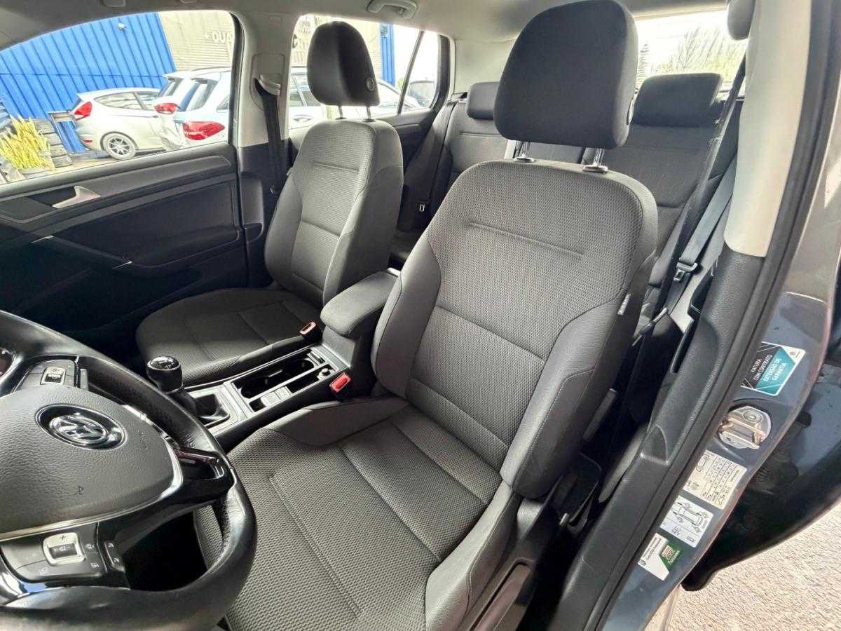 volkswagen-golf-2019-diesel-1598cc