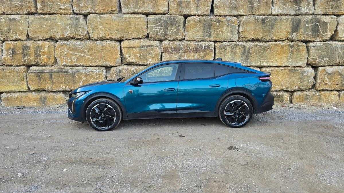 peugeot-408-2025-hibrido-a-gasolina-1598cc