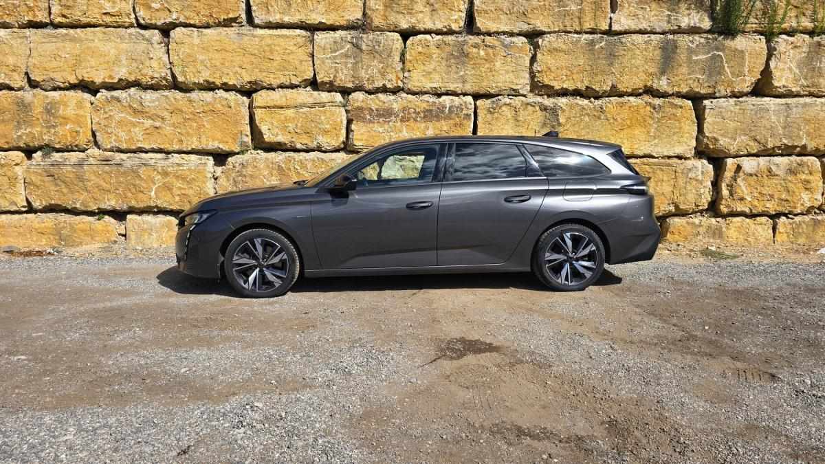 peugeot-308-sw-2022-hibrido-a-gasolina-1598cc