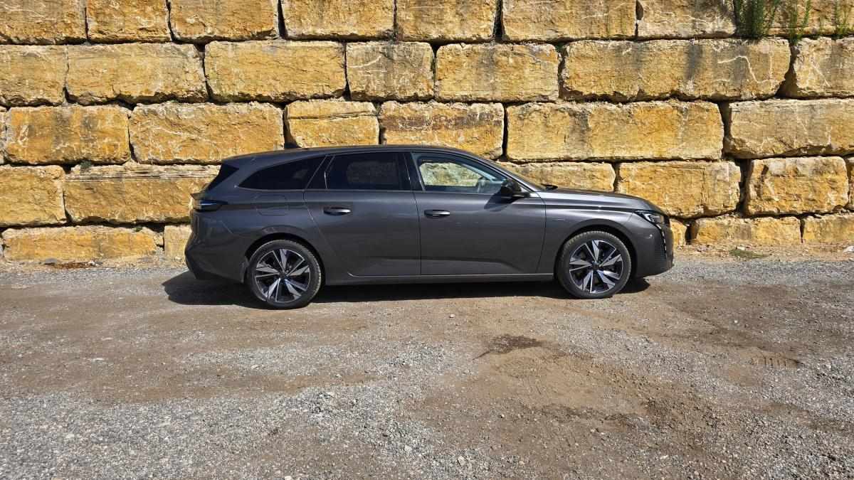 peugeot-308-sw-2022-hibrido-a-gasolina-1598cc