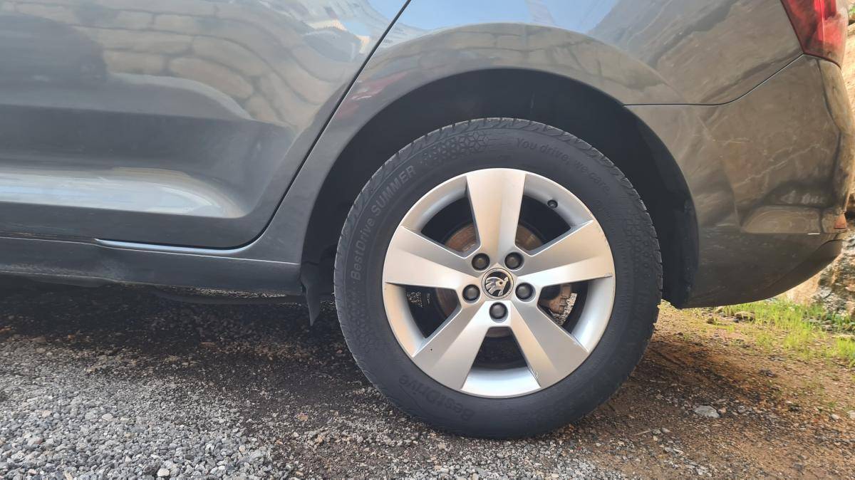 skoda-rapid-spaceback-2017-diesel-1422cc